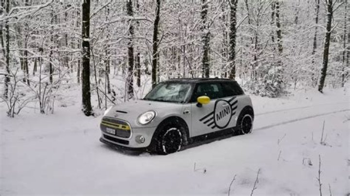Are Mini Coopers safe in snow?