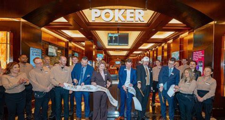 Are the Las Vegas poker rooms open?