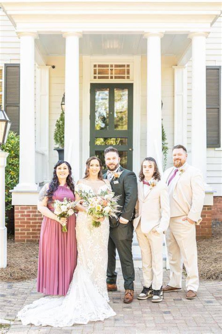 Can a bride have a man of honor?