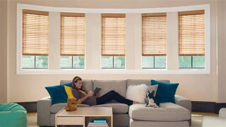 Can blinds look at their cards?