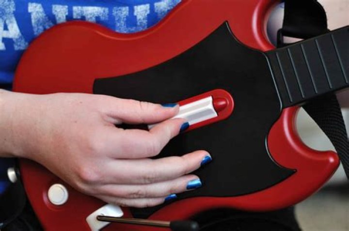 Can Guitar Hero be played on PS4?