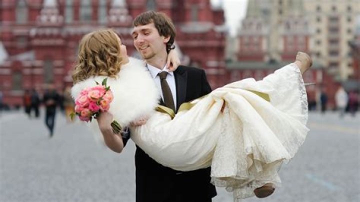 Can I live in Russia if I marry a Russian woman?