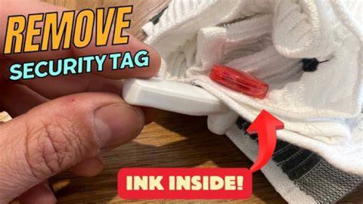 Can the poster see if I remove a tag?