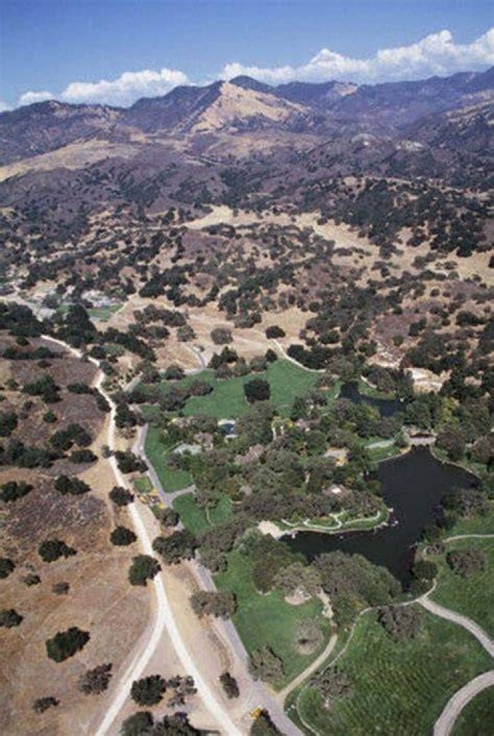 Can you drive by Neverland Ranch?
