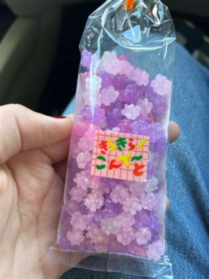 Can you eat the paper on Candy Buttons?