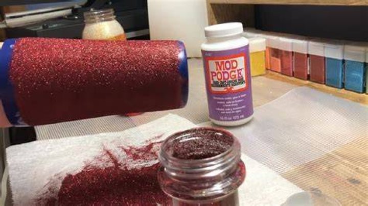 Can you put Mod Podge over glitter?