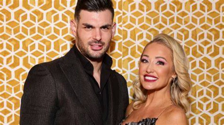 Did Romain and Mary get divorced?