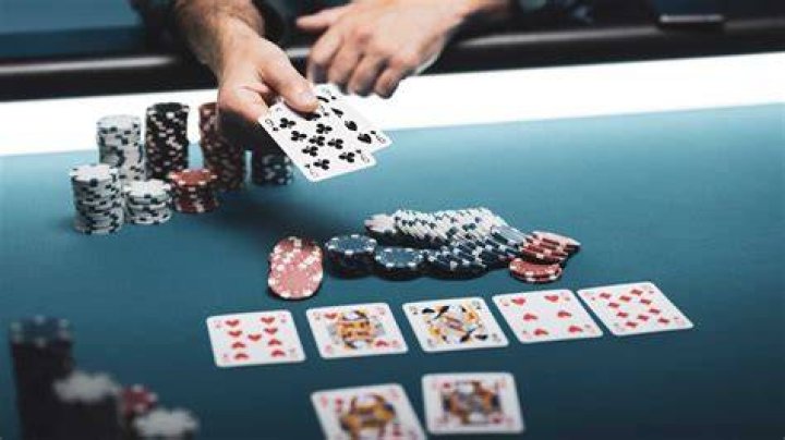 Do you have to show your hand at the end of poker?