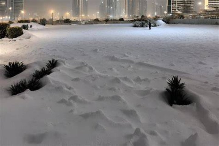 Does Dubai get cold at night?