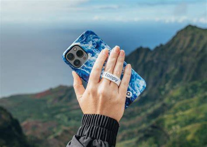 Does the loopy case come with a loop?