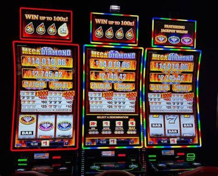 How can you tell if a slot machine is about to hit?