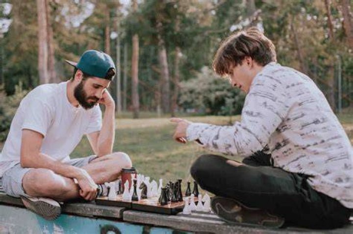 How do you become a professional chess player?