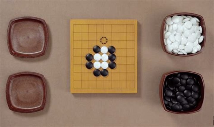 How do you capture stones in Go?