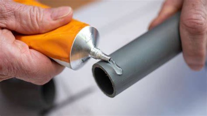 How do you make temporary glue?