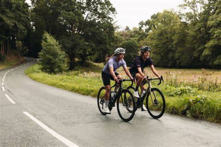 How do you ride a 2 person mount?