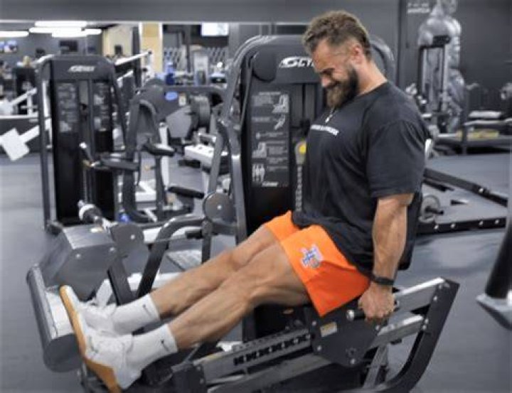 How do you work out side pots?