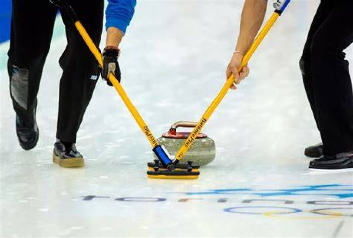 How does ice curling work?