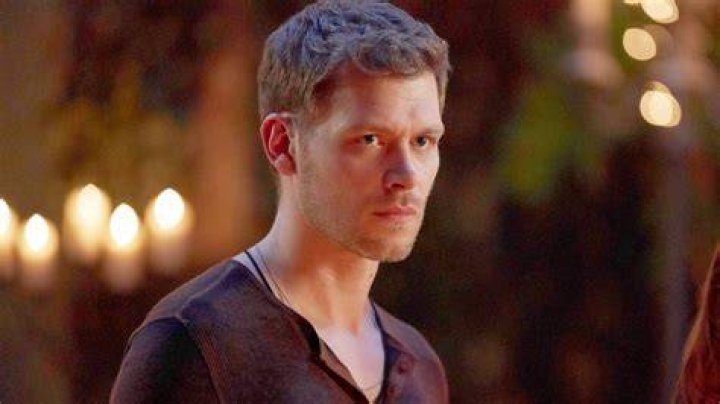 How does Klaus survive Alaric?