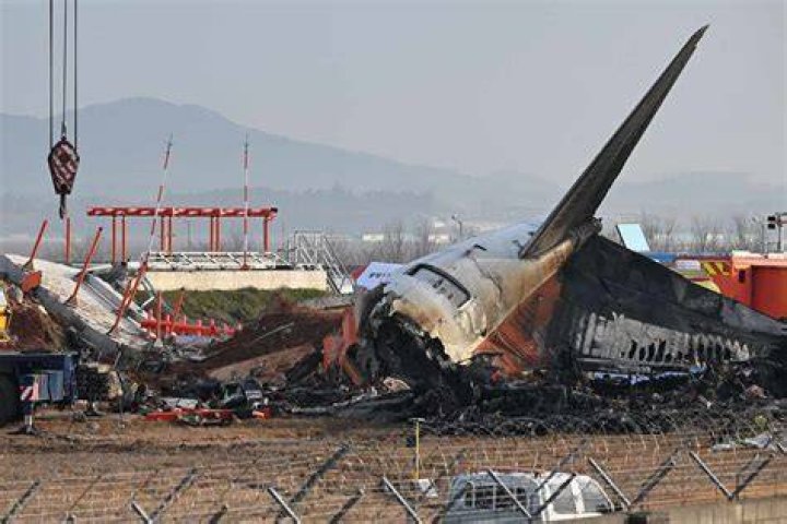 How is it possible that every single person in an airplane crash died but two survived?