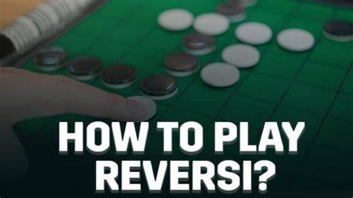 How is Reversi played?