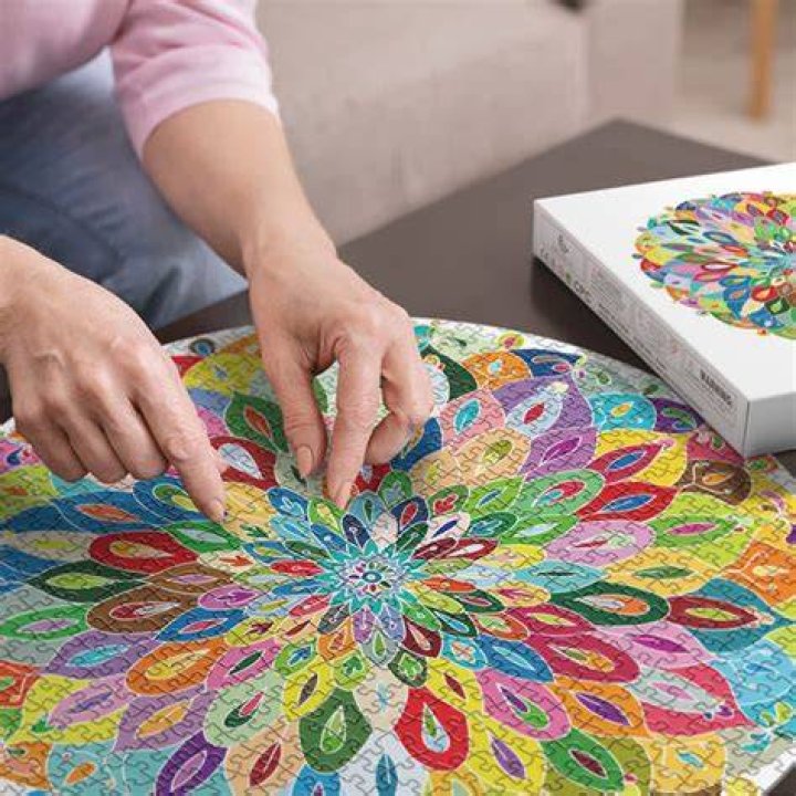 How long does it take the average person to finish a 1000 piece puzzle?