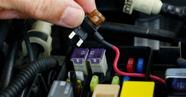 How long does it take to replace a car fuse box?