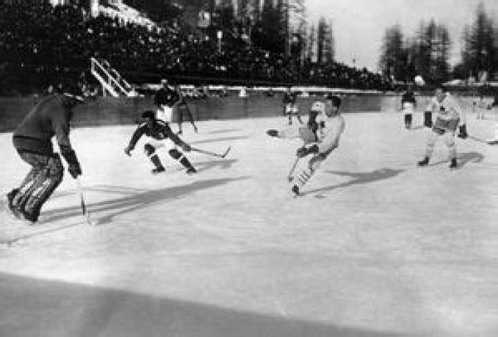 How many athletes did Canada send to the 1932 Olympics?