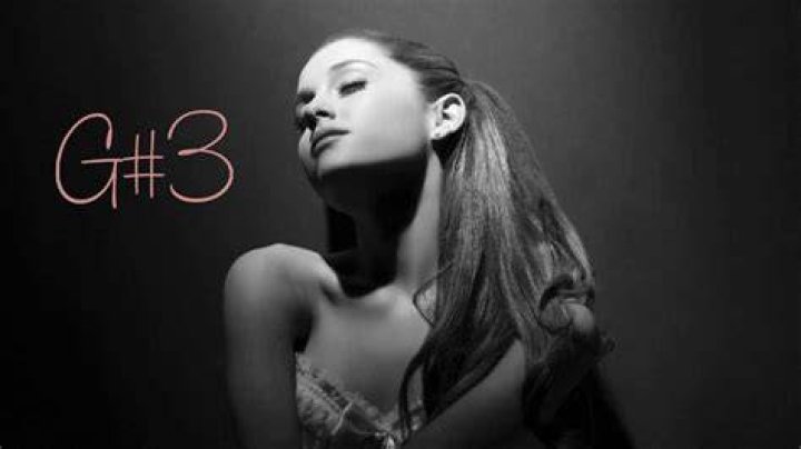 How many octaves is Ariana Grande's voice?