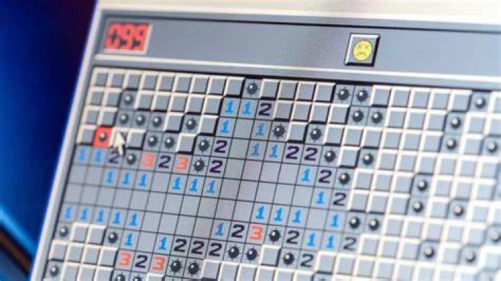 How many squares does the 6 touch in minesweeper?