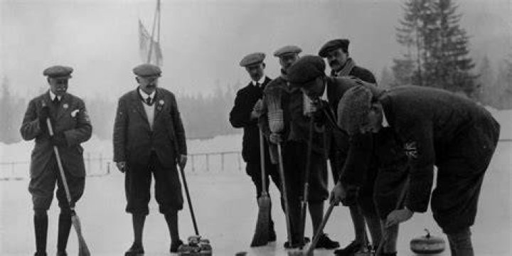 How many teams were in the first Winter Olympics?