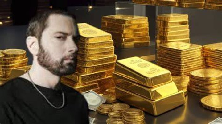 How much rich is Eminem?