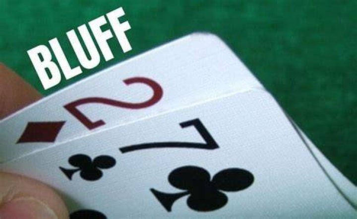 How often should you bluff in online poker?