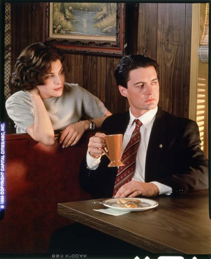 【How-to】How to Look and Act Like Audrey Horne from Twin Peaks