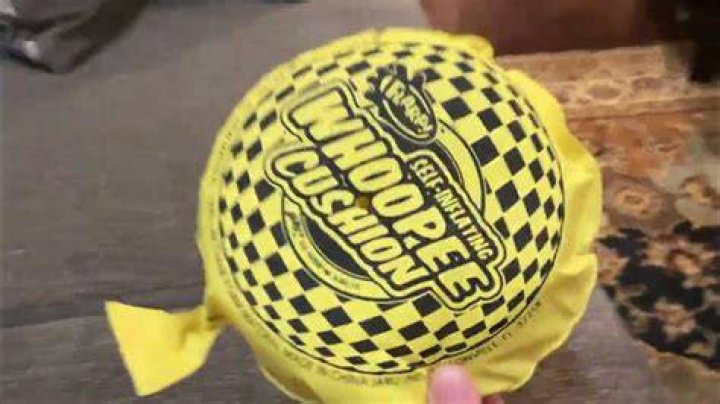 【How-to】How to Pull the Whoopee Cushion Prank