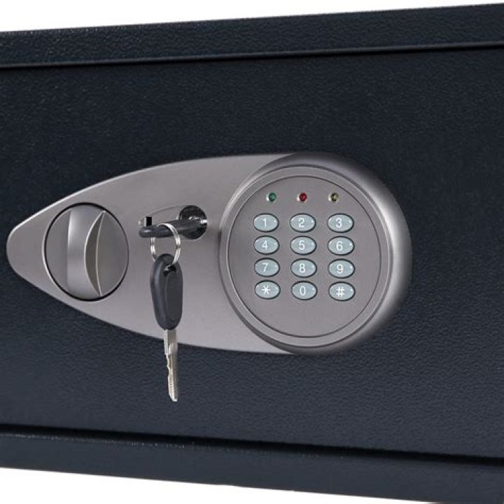 How to Open a Safe Without a Key: Different Advices to Open it