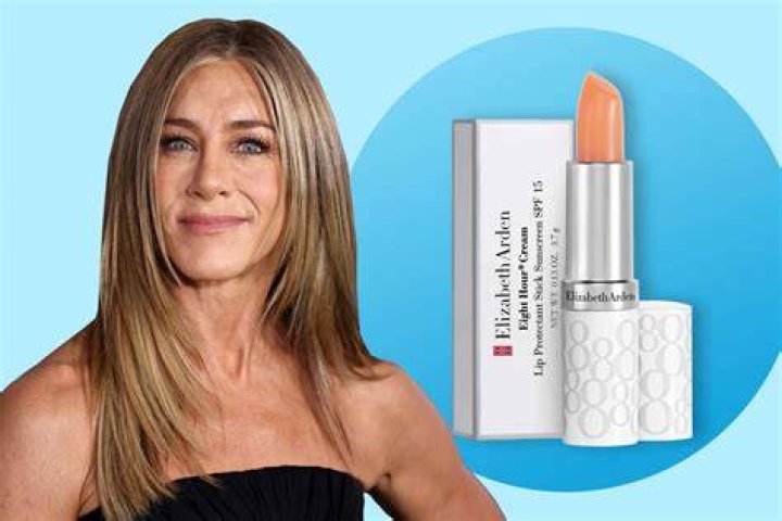 What color eyeshadow does Jennifer Aniston use?