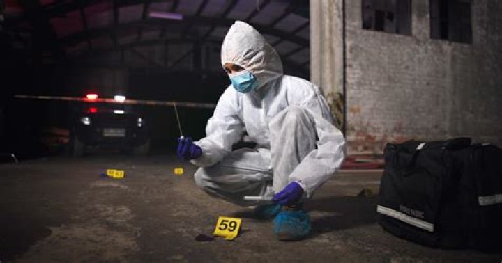 What detectives look for at a crime scene?