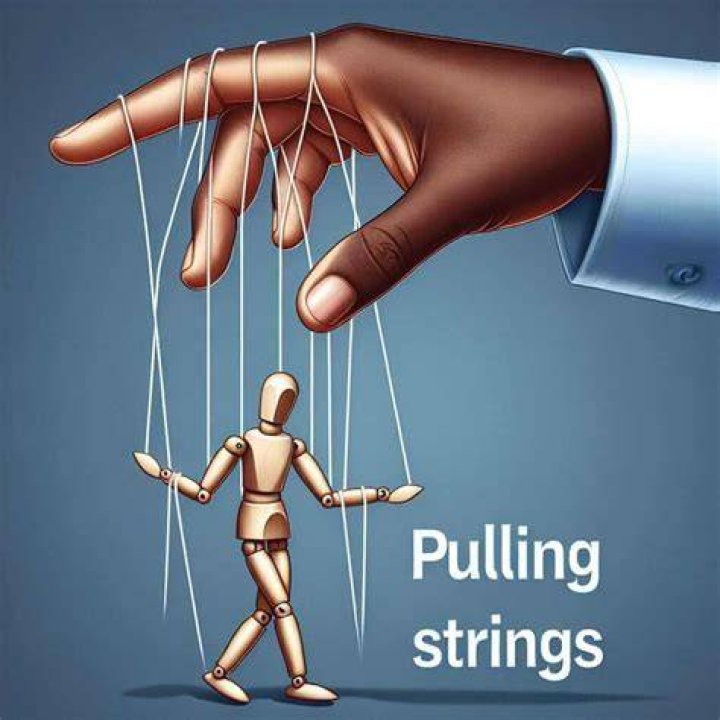 What does it mean when someone is pulling the strings?