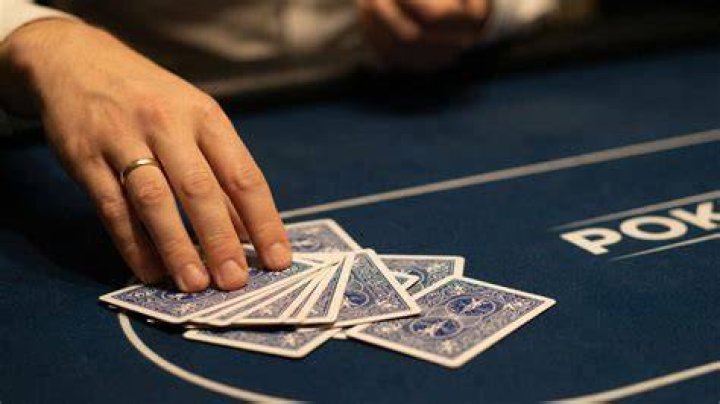What does muck mean in cards?