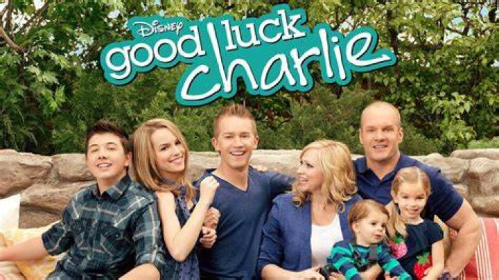 What episode does Good Luck Charlie go on vacation?