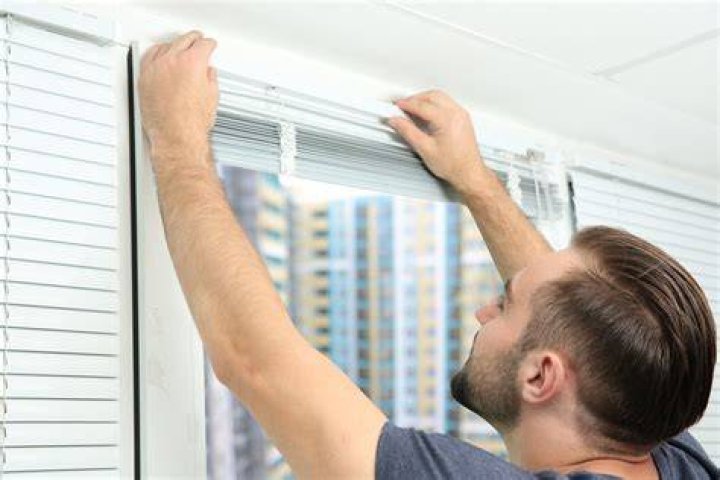What happens to the blinds when someone goes out?