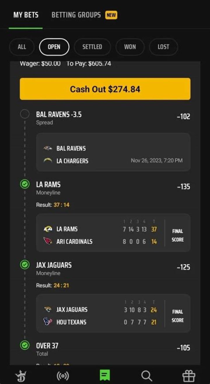 What is a cash game in DraftKings?