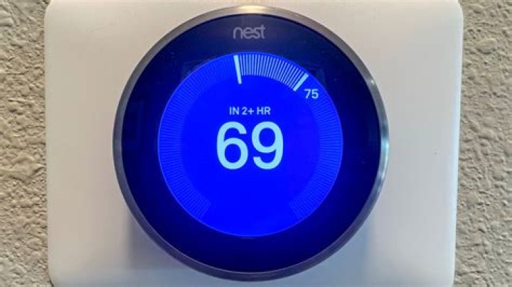 What is a good temp to set thermostat at night?