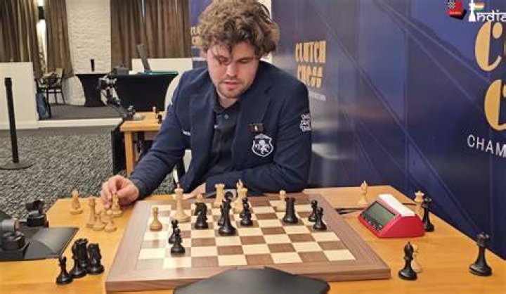What is an intermediate chess player?