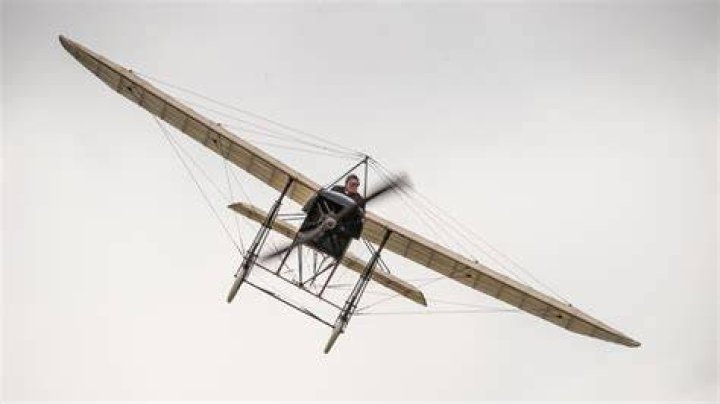 What is the oldest plane still flying?