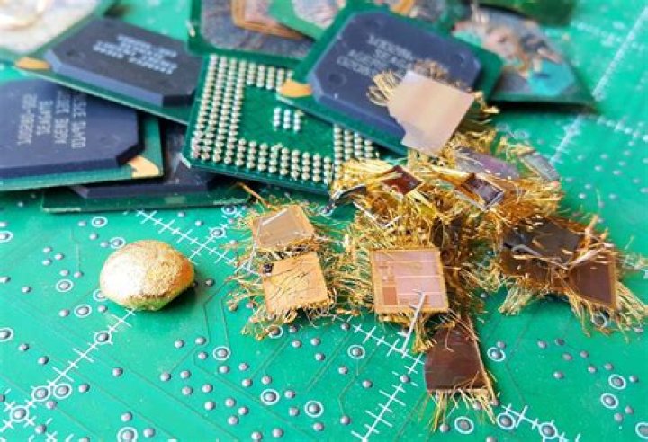 What karat gold is used in computers?