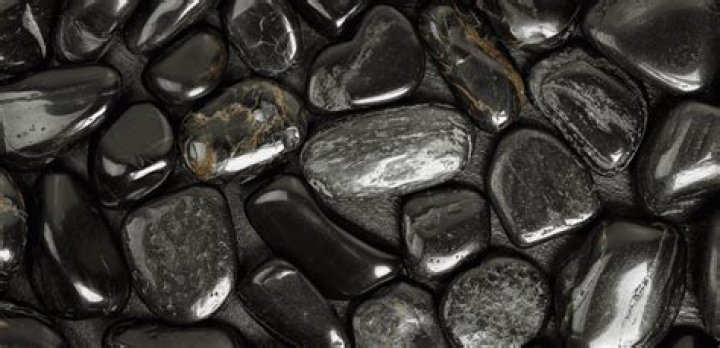 What makes stones black?