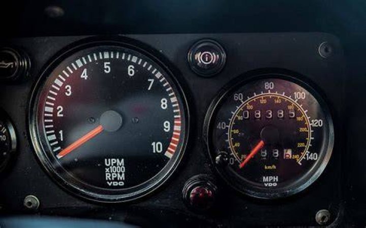 What RPM should a motorcycle idle at?