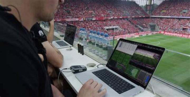 What software do football analysts use?