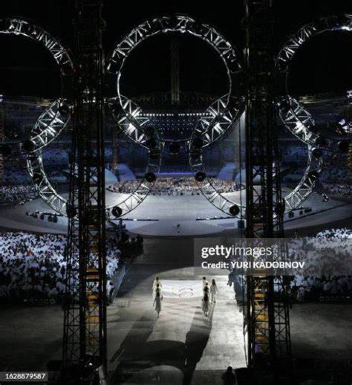 Who carried the Olympic flag in 2006?